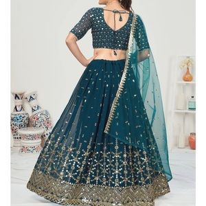 Indian Pakistani Lehenga 3 pieces, size S green color